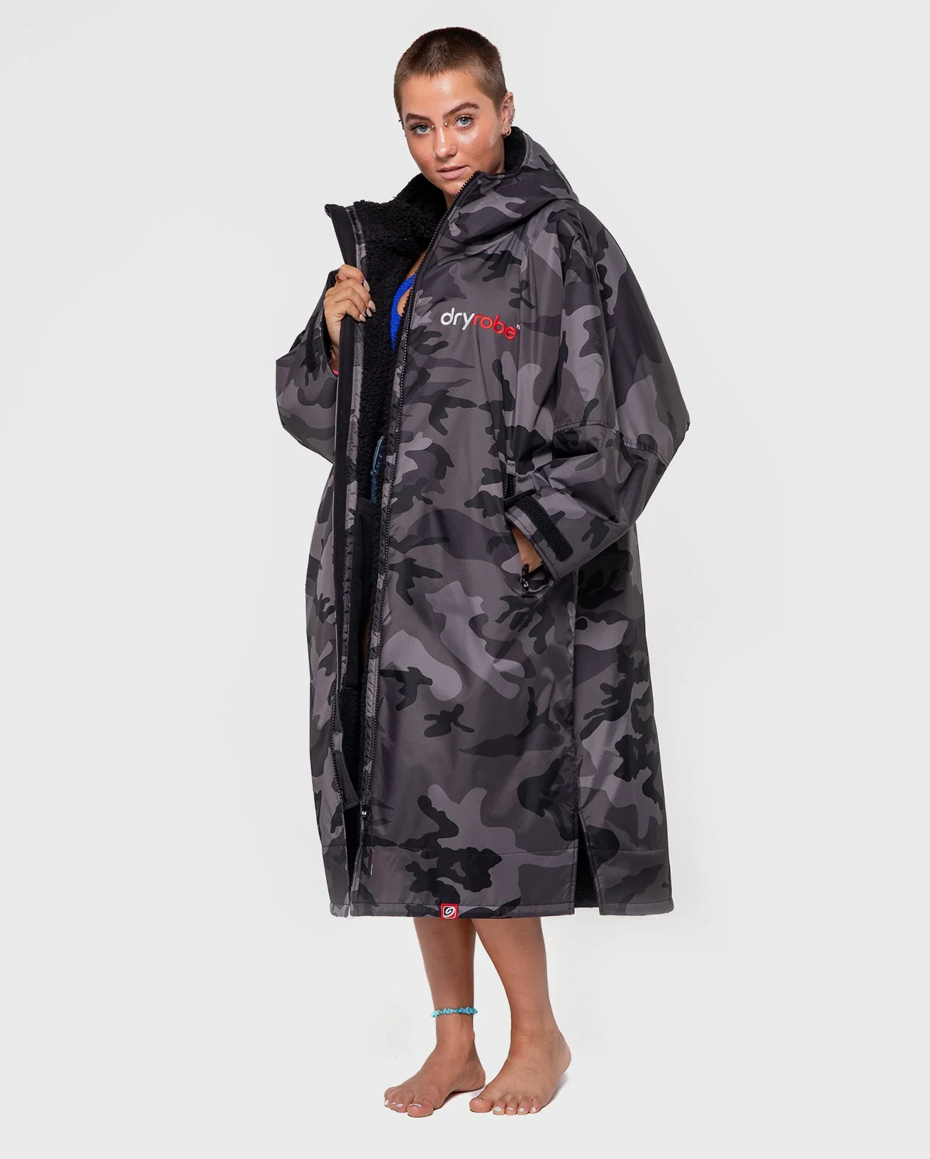 Black Camo Advance Changing Robe - Image 10