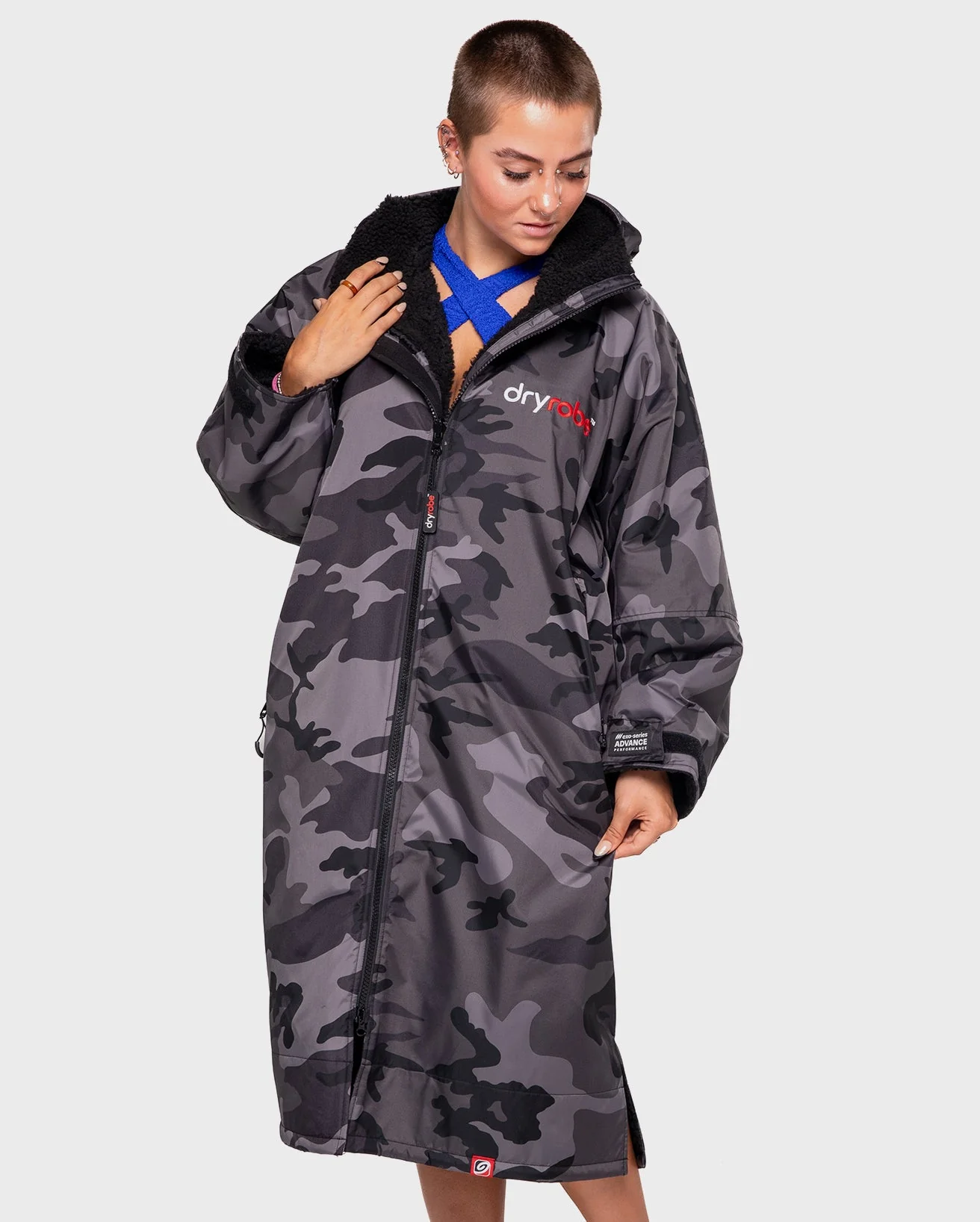 Black Camo Advance Changing Robe - Image 11