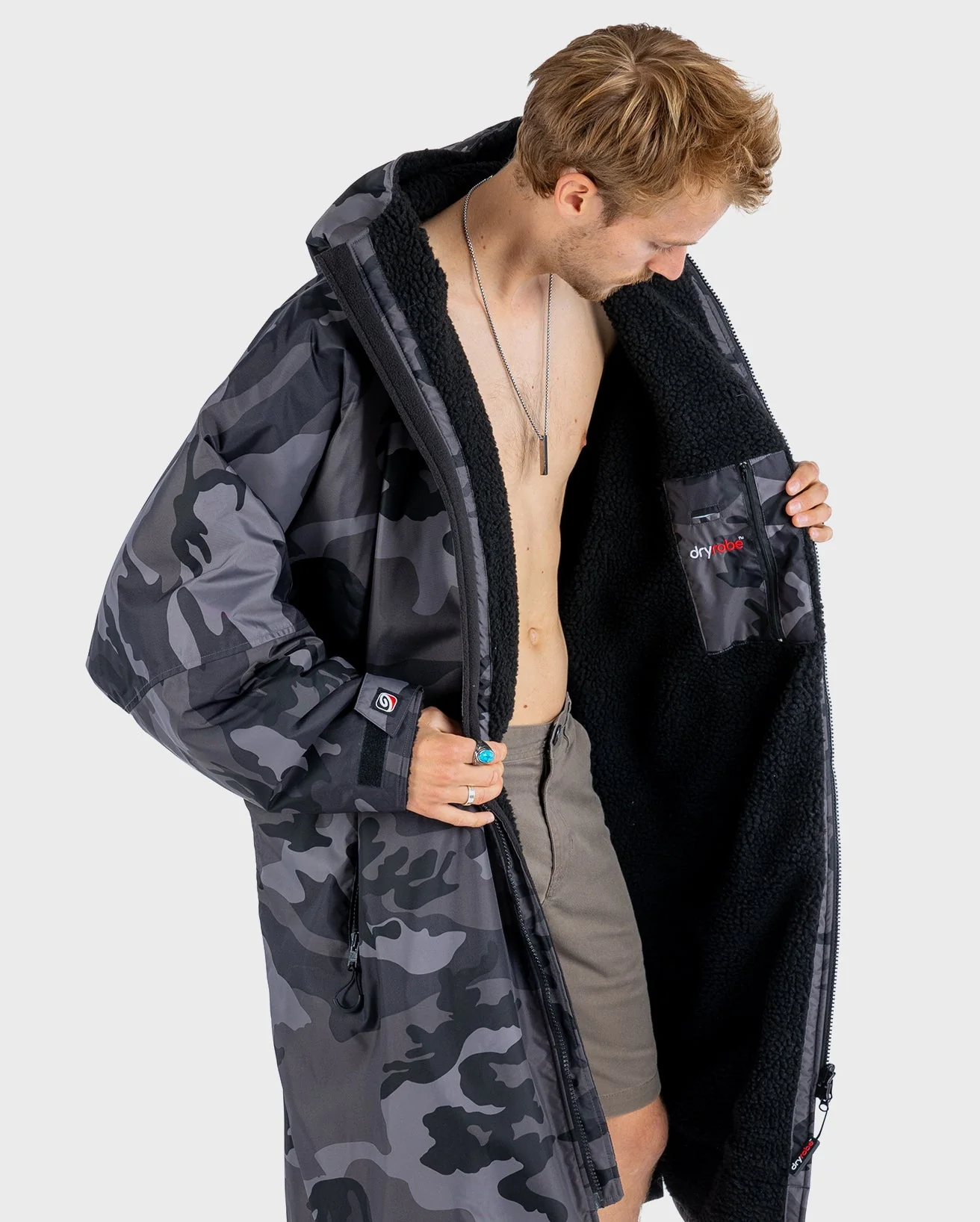 Black Camo Advance Changing Robe - Image 3