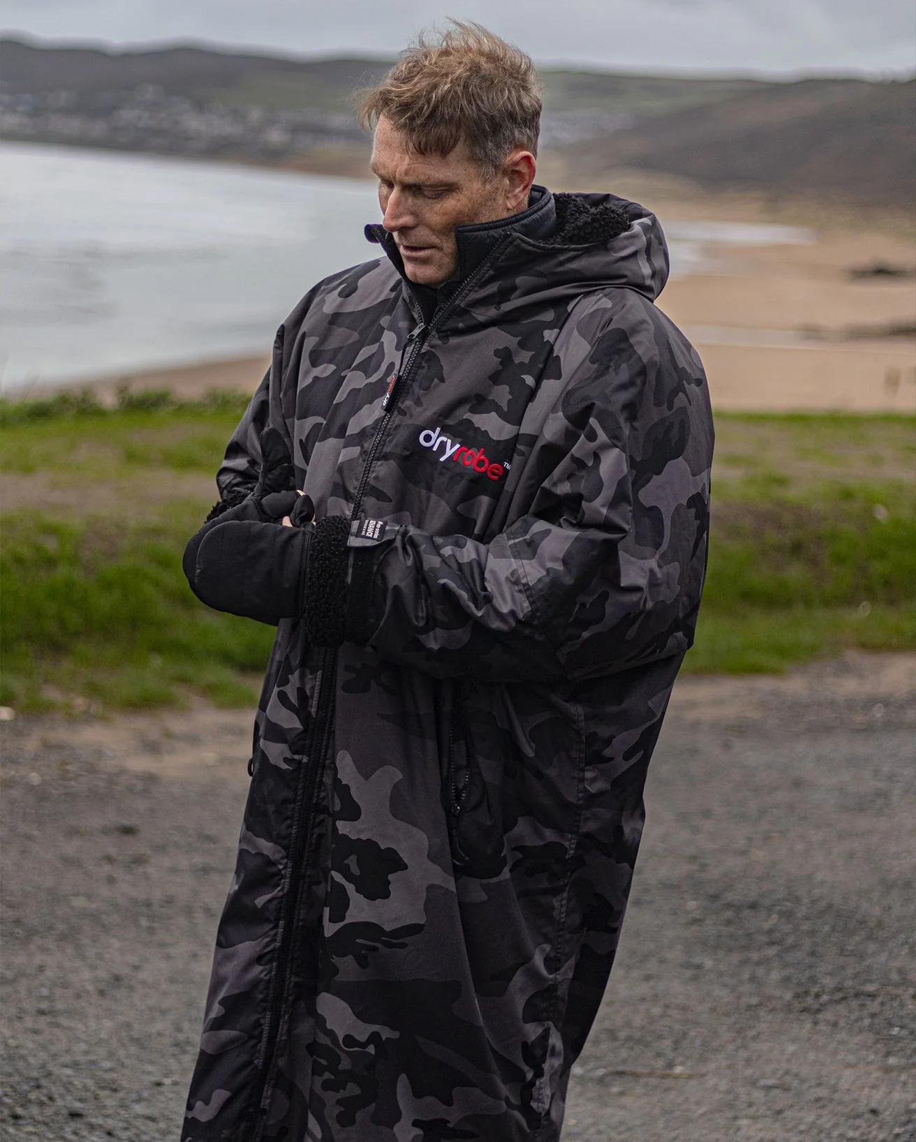 Black Camo Advance Changing Robe - Image 6