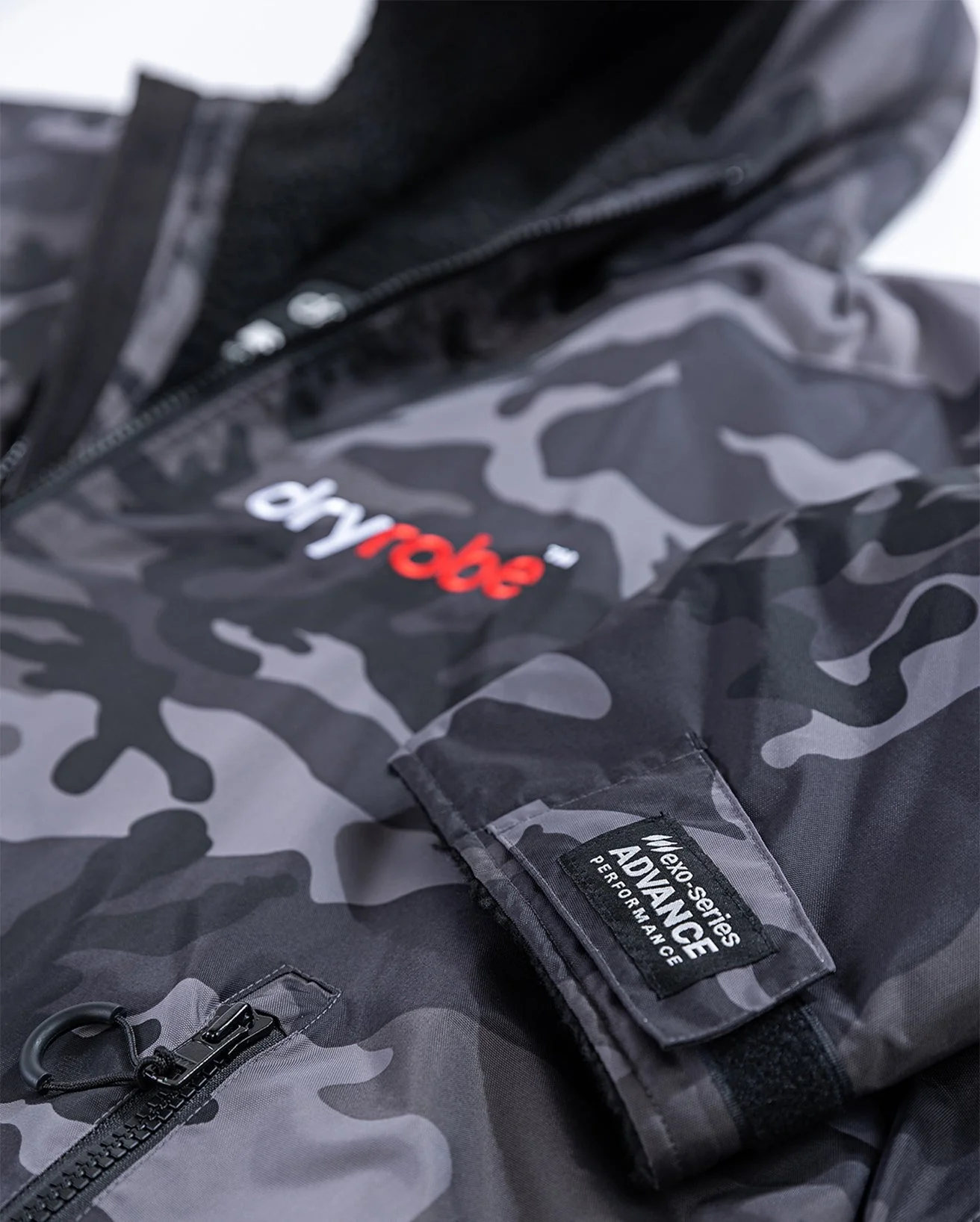 Black Camo Advance Changing Robe - Image 8