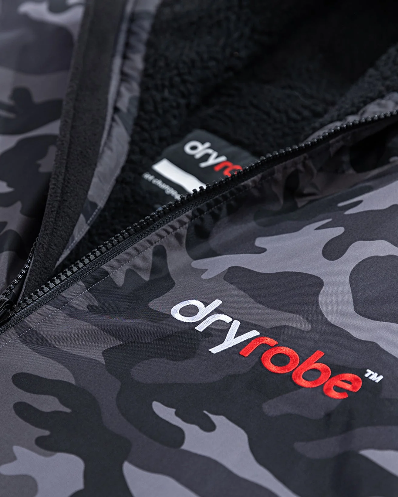 Black Camo Advance Changing Robe - Image 9