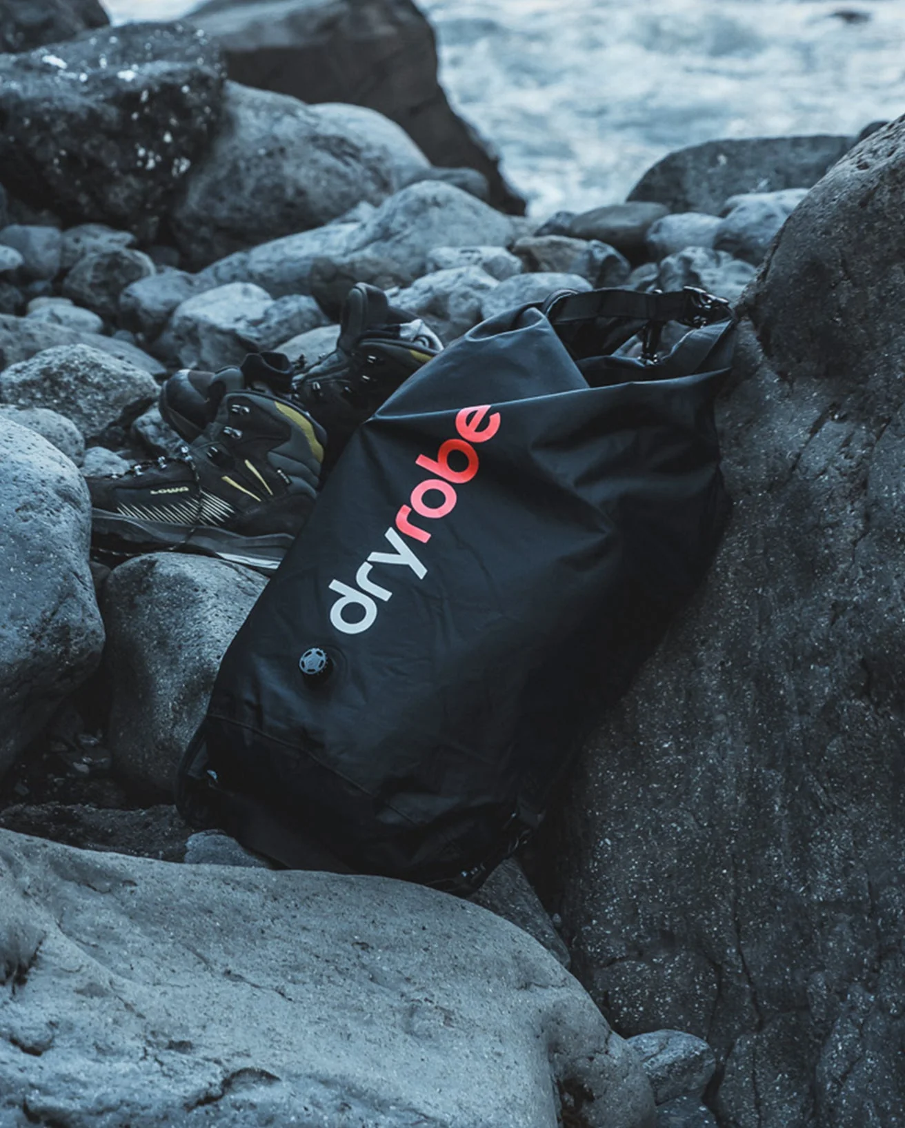 Black Compression Travel Bag - Image 7