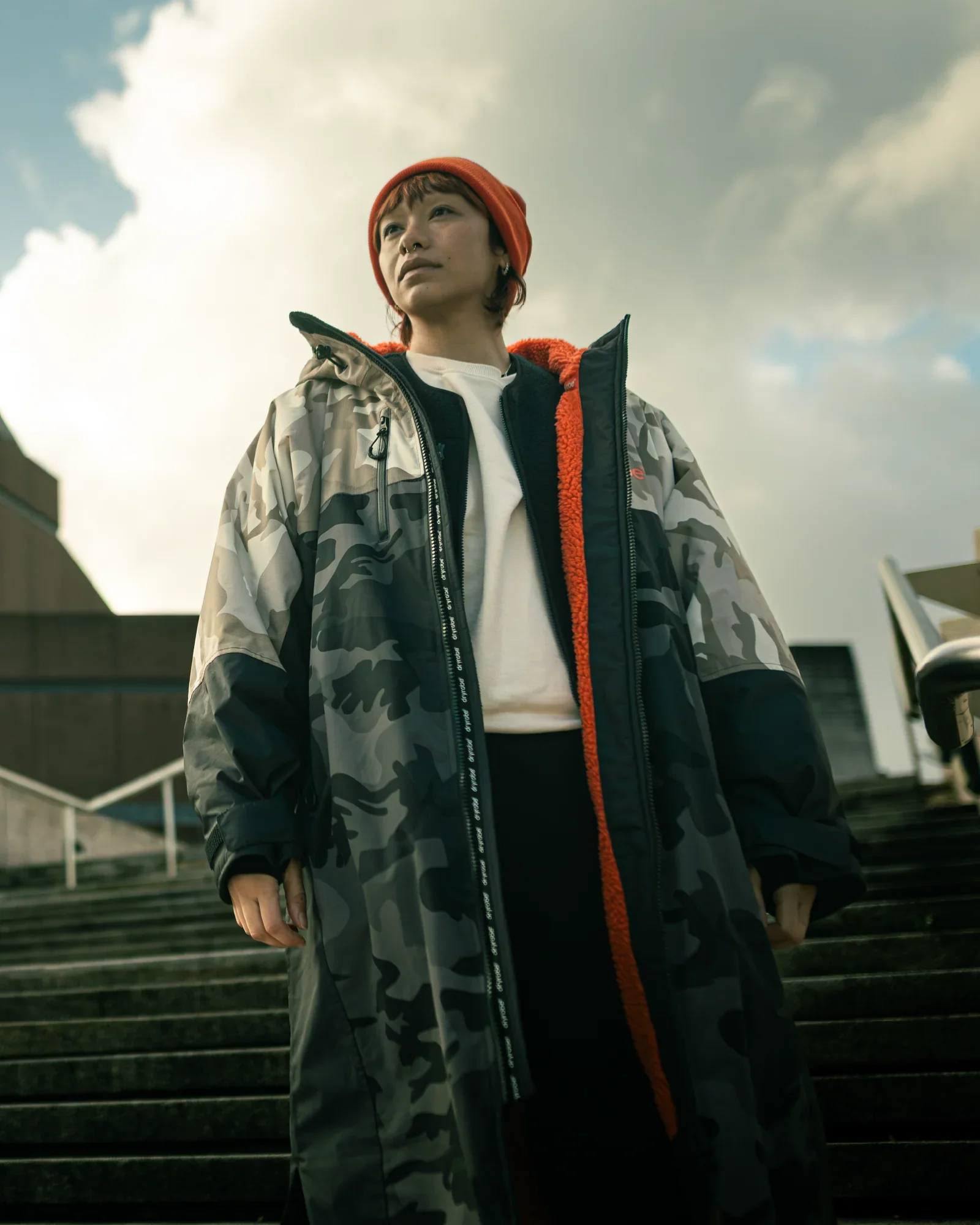 Sand Camo Orange Dryrobe® Nexus - Image 13