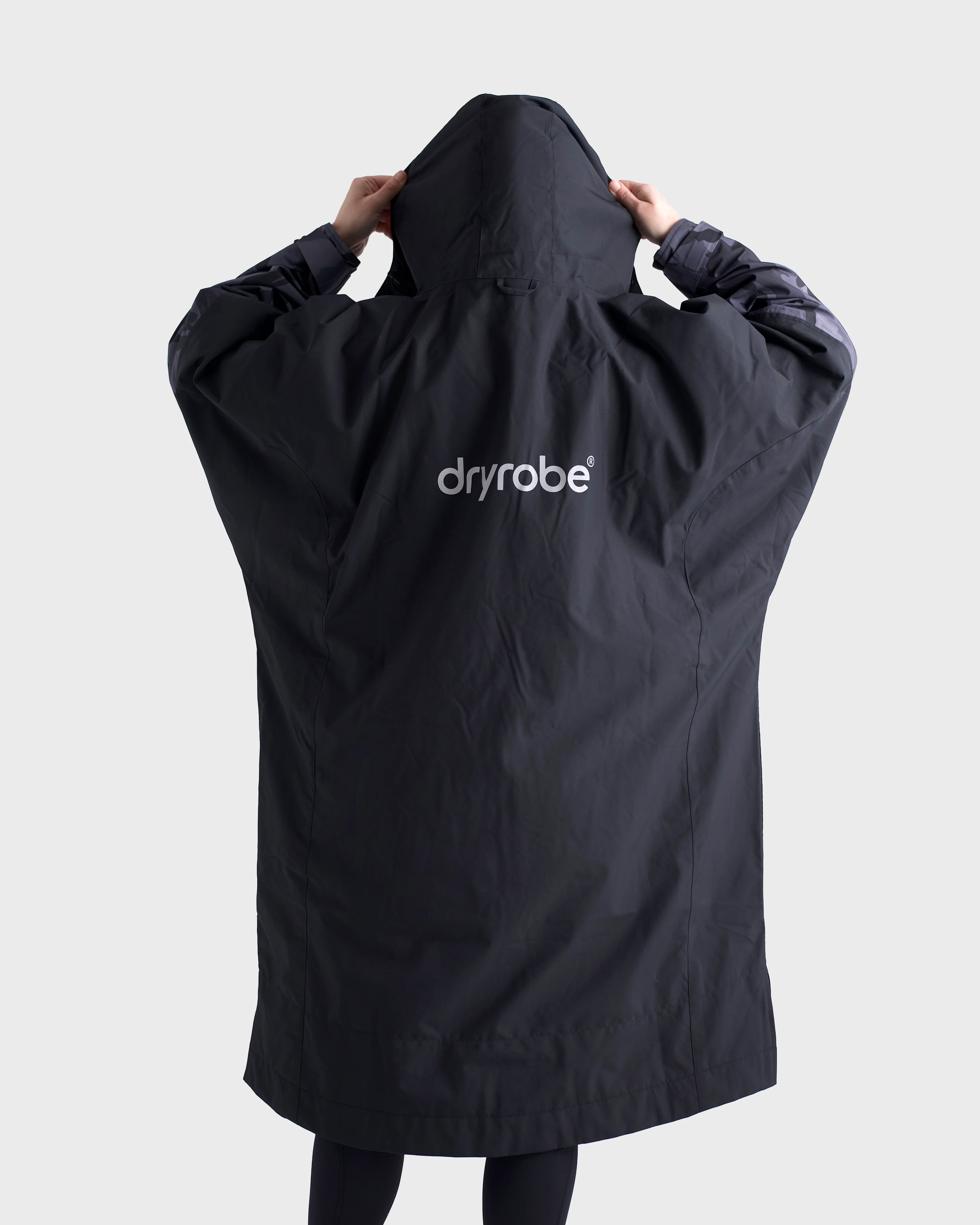 Black Tech-Lite Changing Robe Long Sleeve - Image 10
