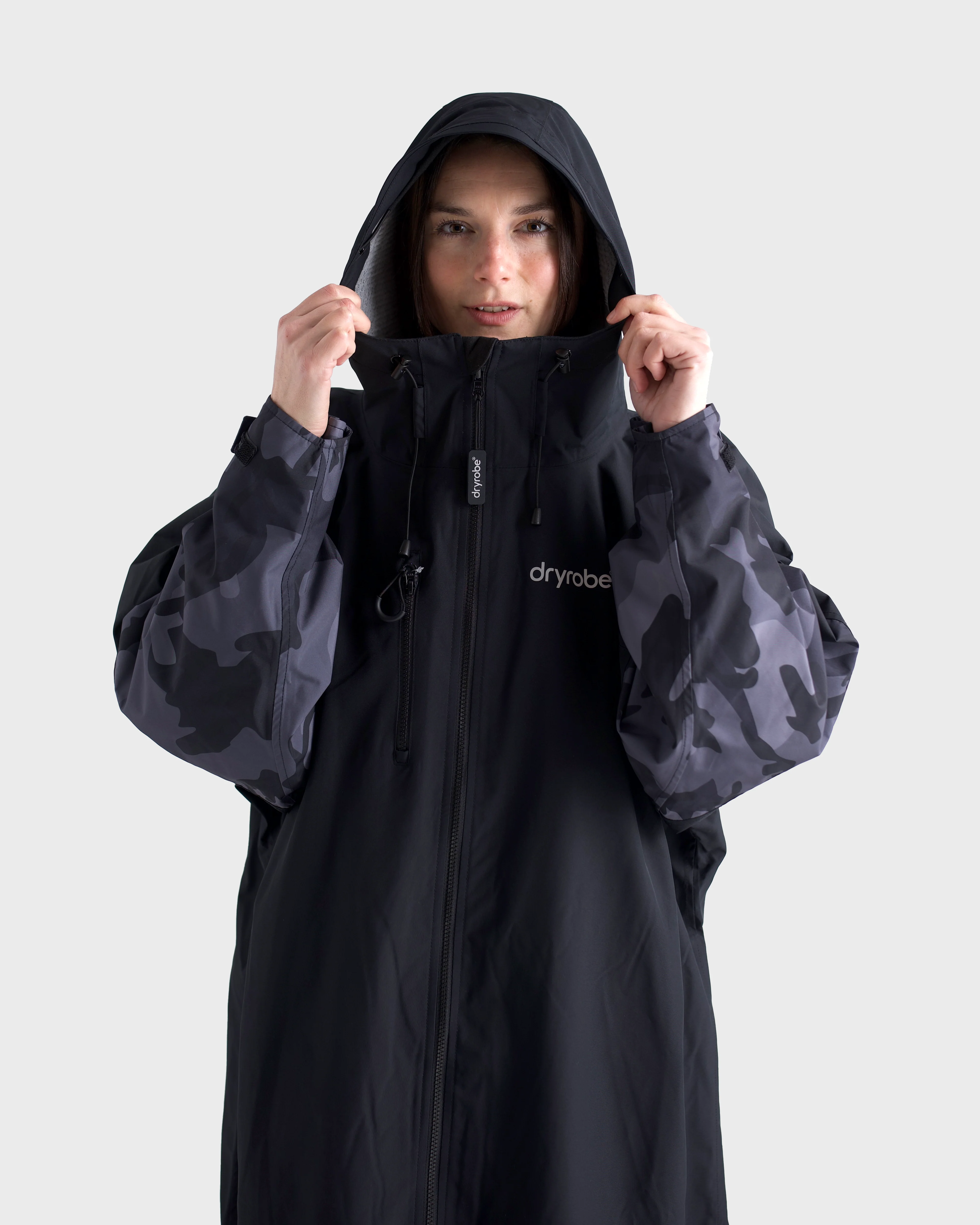 Black Tech-Lite Changing Robe Long Sleeve - Image 11