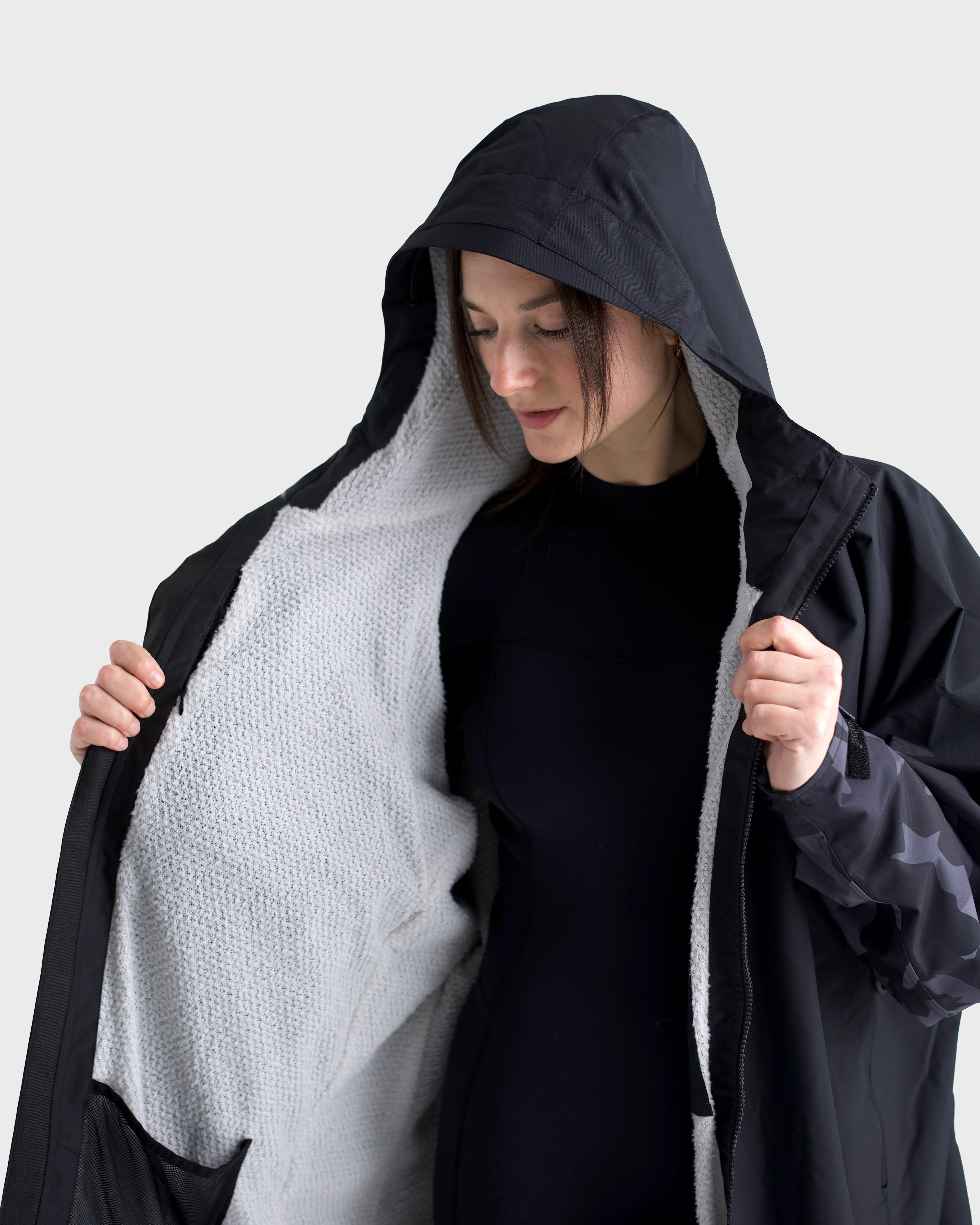 Black Tech-Lite Changing Robe Long Sleeve - Image 13