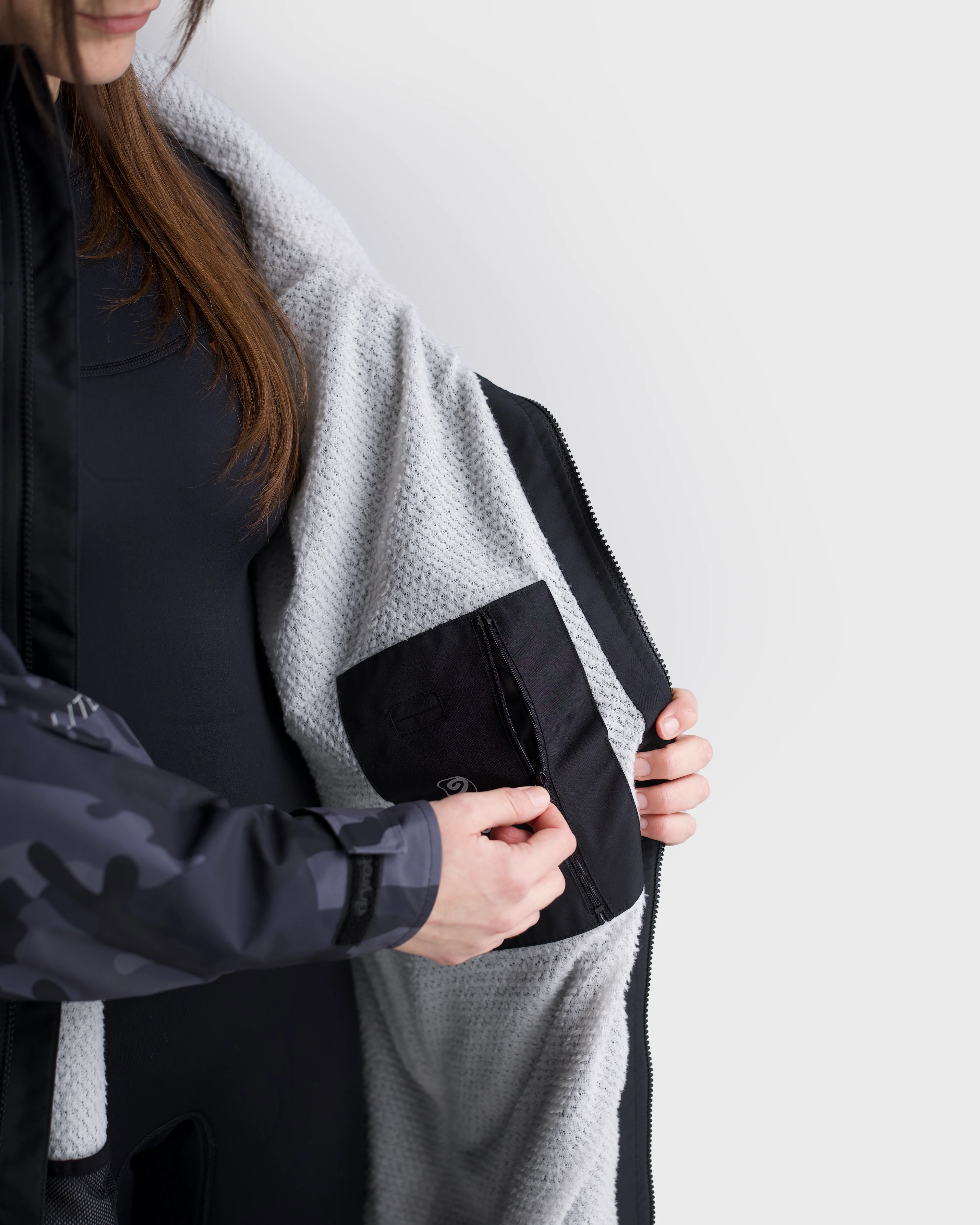 Black Tech-Lite Changing Robe Long Sleeve - Image 15