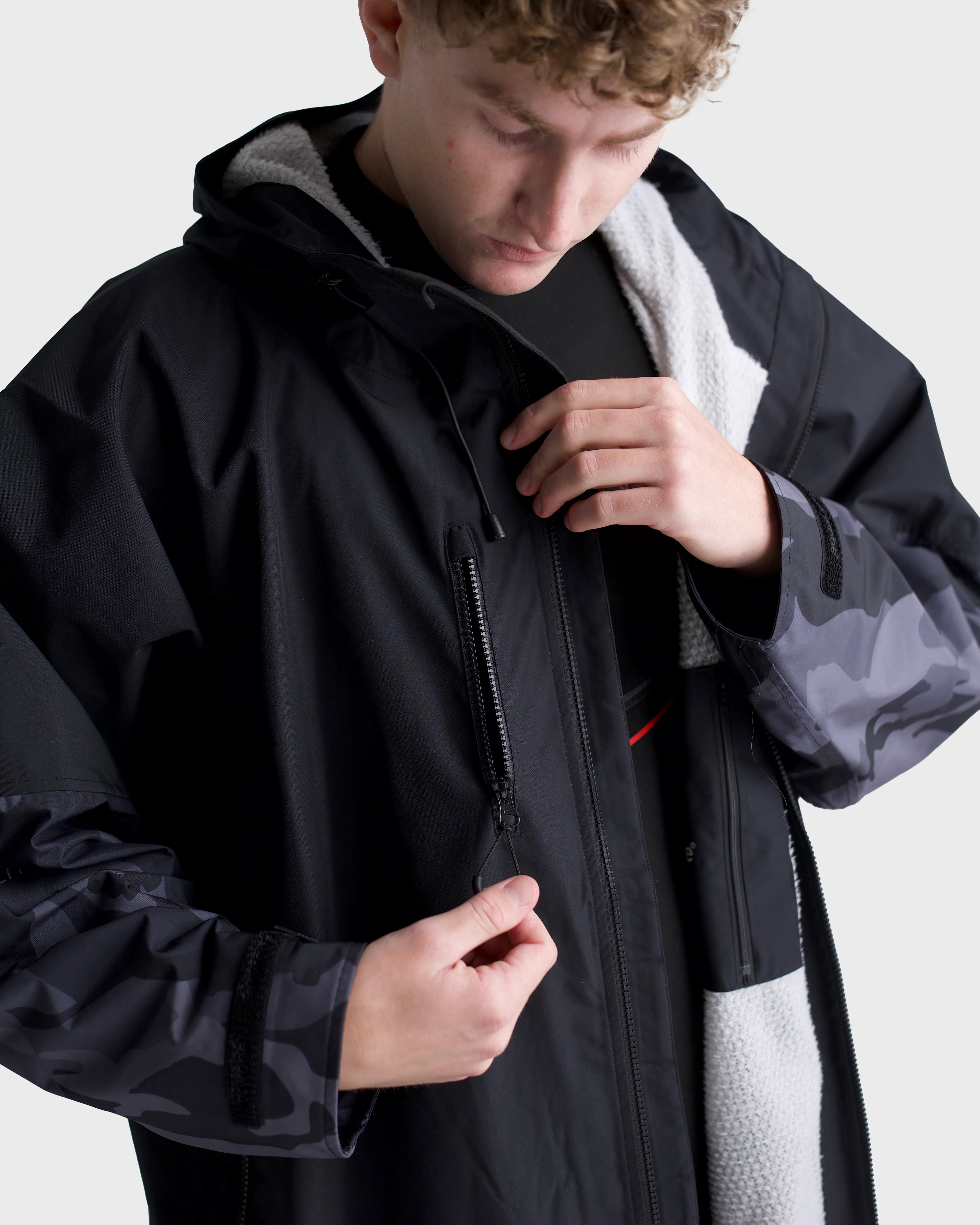 Black Tech-Lite Changing Robe Long Sleeve - Image 18