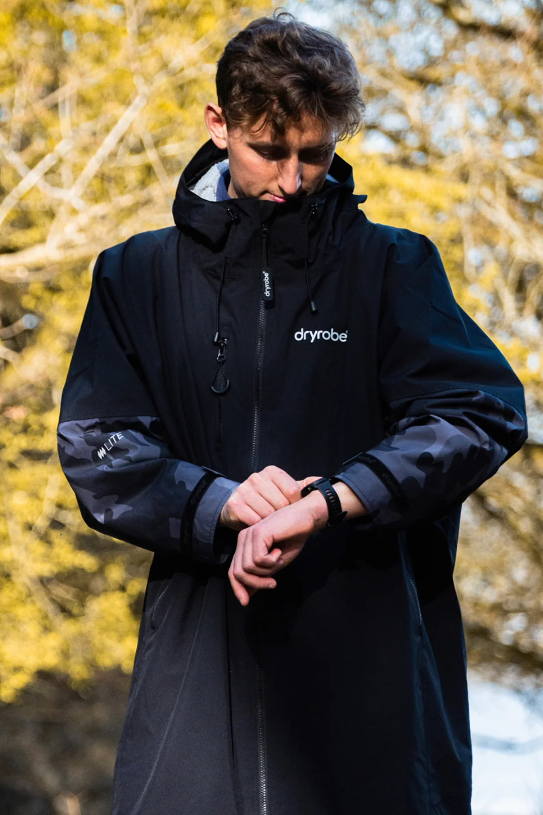 Black Tech-Lite Changing Robe Long Sleeve - Image 19