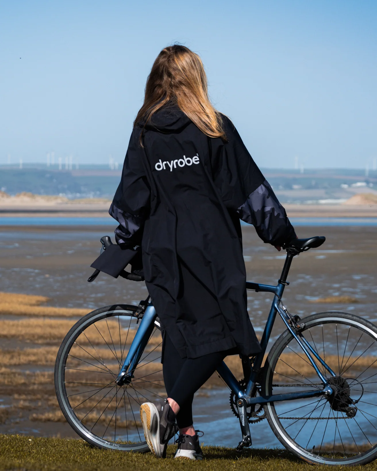 Black Tech-Lite Changing Robe Long Sleeve - Image 25